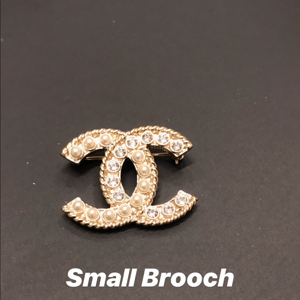 ❌SOLD❌ Authentic BNIB CHANEL small brooch